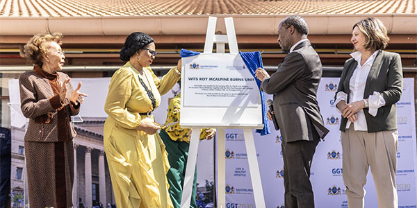 South Africa's First Lady Tshepo Motsepe, Gauteng MEC Health Nomantu Nkomo-Ralehoko, Wits VC Zeblon Vilakazi and Anne McAlpine of the Roy McAlpine Charitable Foundation 600x300.
